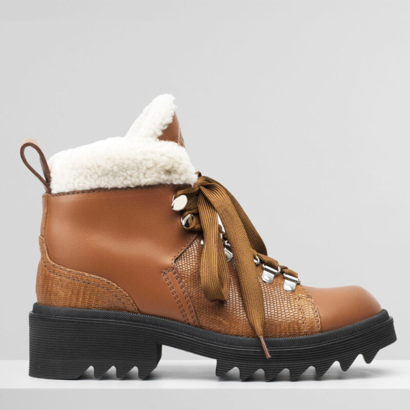 حذاء كلوي بيلا الجبلي من جلد العجل شبه اللامع مع شيرلينج